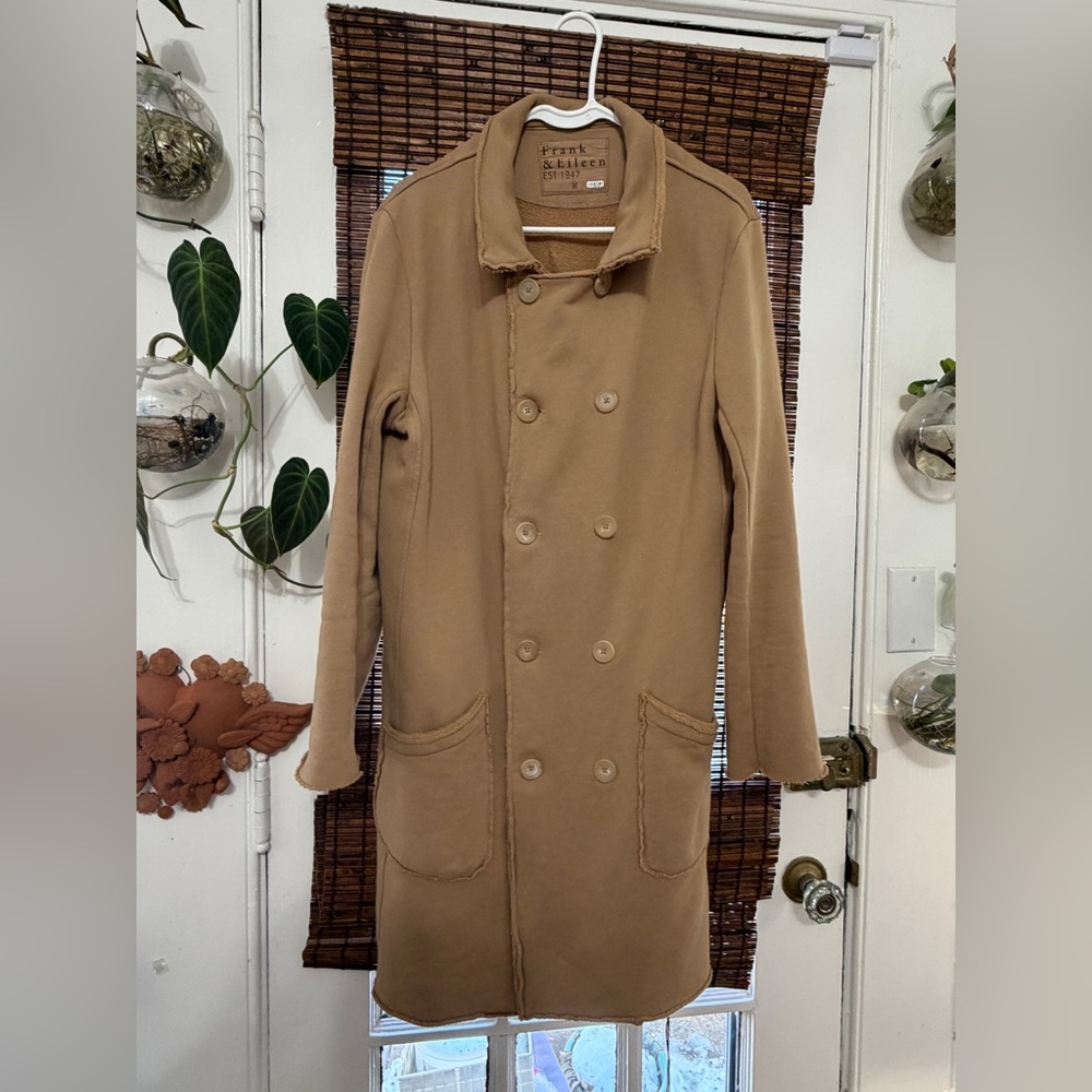Frank & Eileen Belfast Trench in camel M Pristine condition no spots, tears etc.
